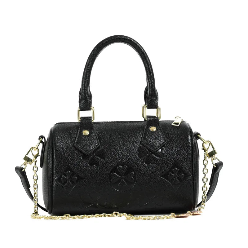 Four leaf strawberry diamond pendant chain bag, women's shoulder bag, simple commuting crossbody bag, armpit bag